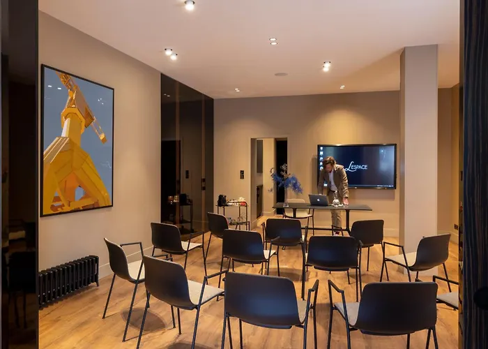 Lhotel - Face Au Chateau - Boutique Hotel Et Seminaires